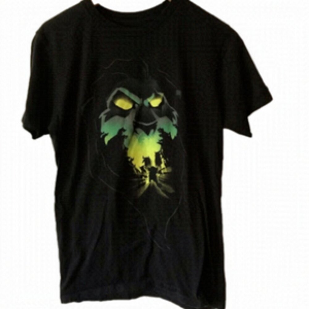 Disney’s The Lion King black T-shirt. Men’s small. Unisex.
